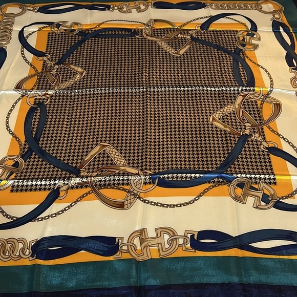 R-2230- Women's Scarf Orange Cream And Blue Colors NWT - Picture 2 of 7